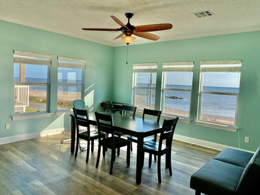 Oceanfront Home Near Hollybeach Cameron エクステリア 写真